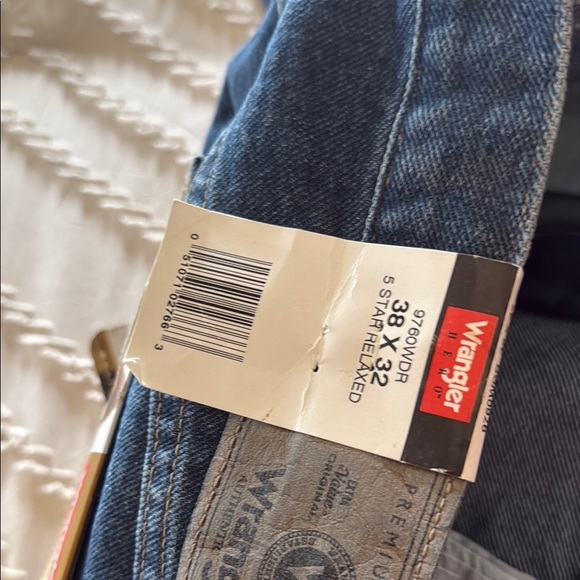 Men’s Wrangler Blue Relaxed Fit Jeans Classic Style 38x32 NWT - Picture 8 of 12